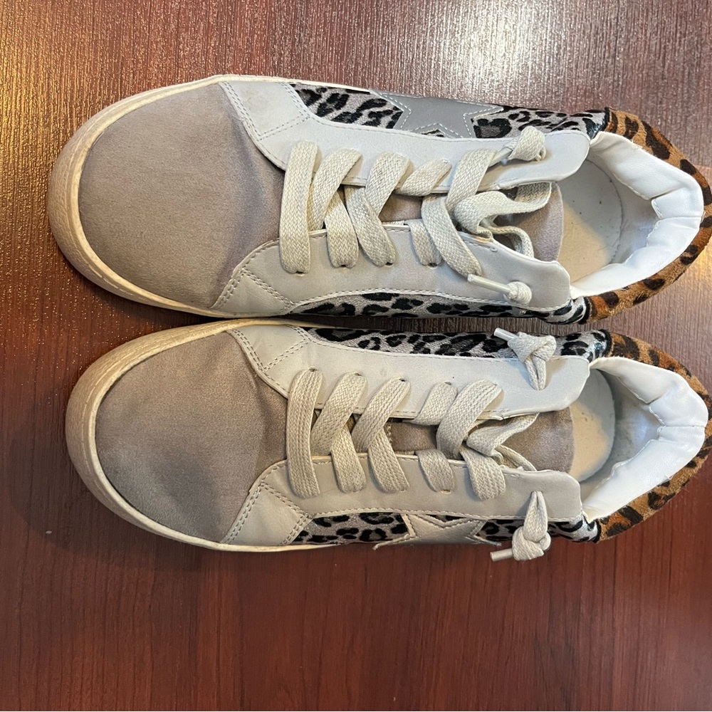 Sneakers with patterns